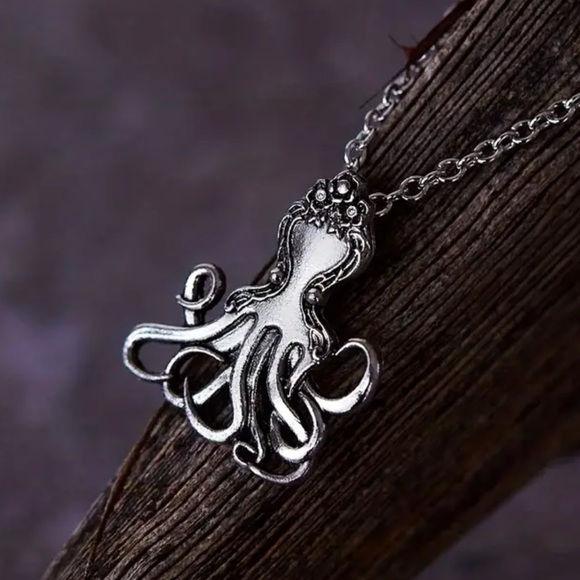 Octopus charm necklace; color Silver. 18” , 2” extender. Charm 1”x 1.15”. NIP - Picture 4 of 7